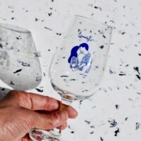 Verre à vin bleu L’AMOUR FOU x Agathe Sorlet